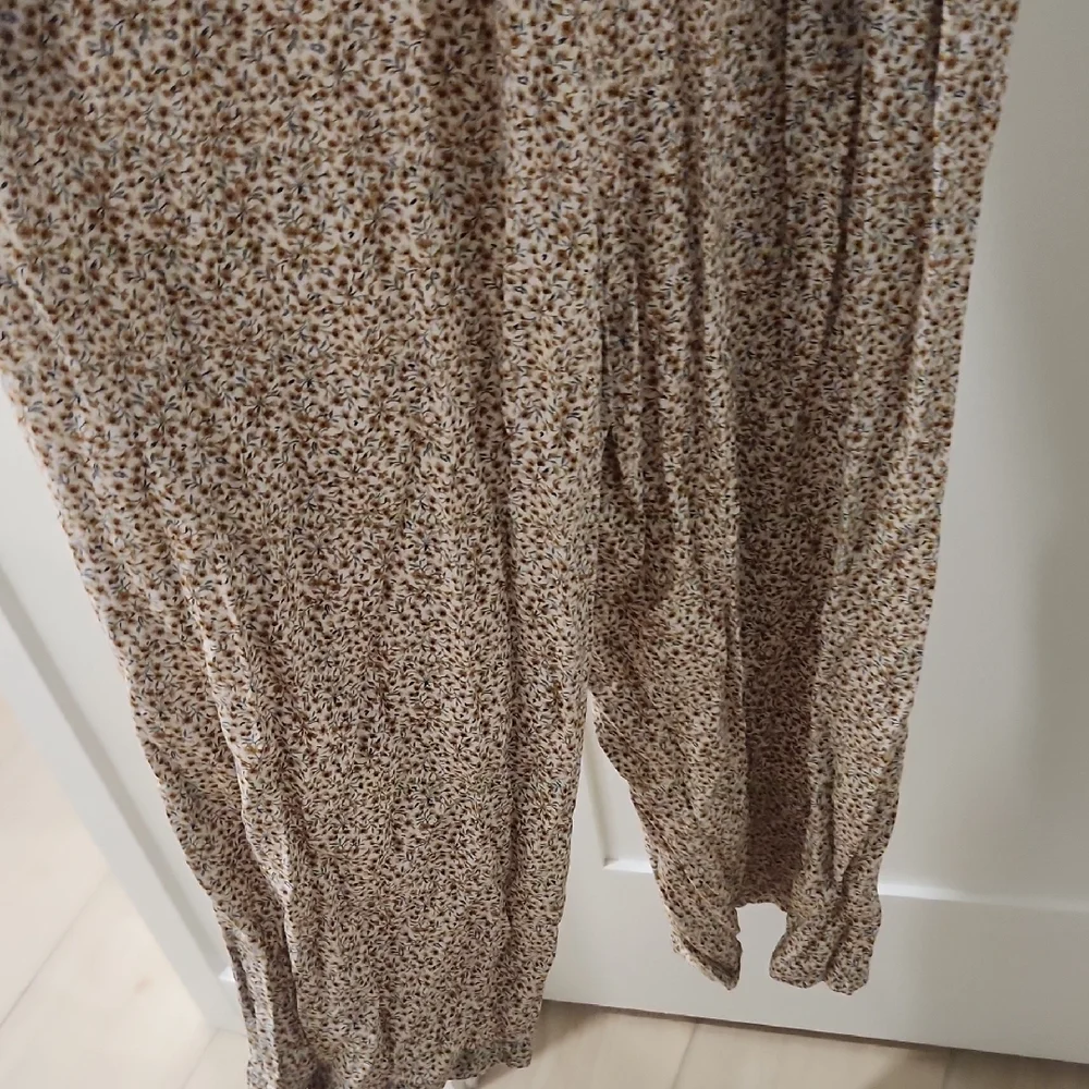 Old Navy Tan Floral Maxi Dress - Picture 6 of 9